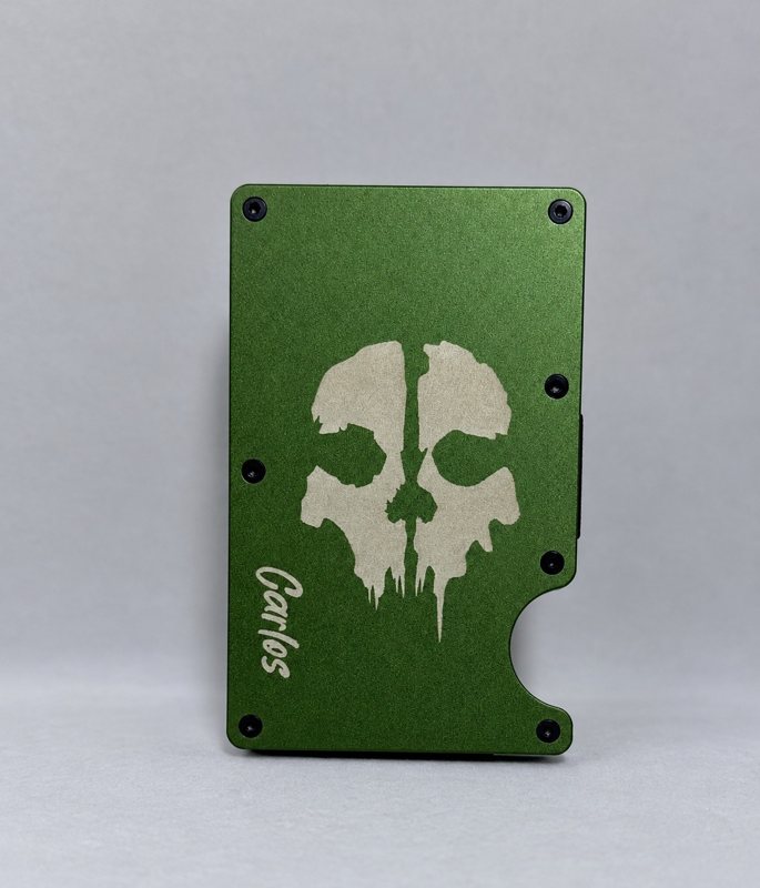 Green metal wallet personalized Carlos with a skull design